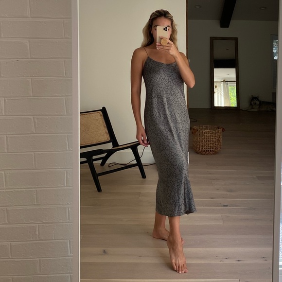 100% Silk Vince Dress - Picture 2 of 3